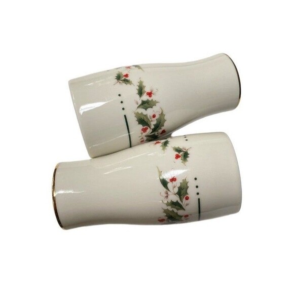 Vtg Yuletide White and Holly Berry & gold trim Christmas Salt and Pepper Shakers - Picture 4 of 9